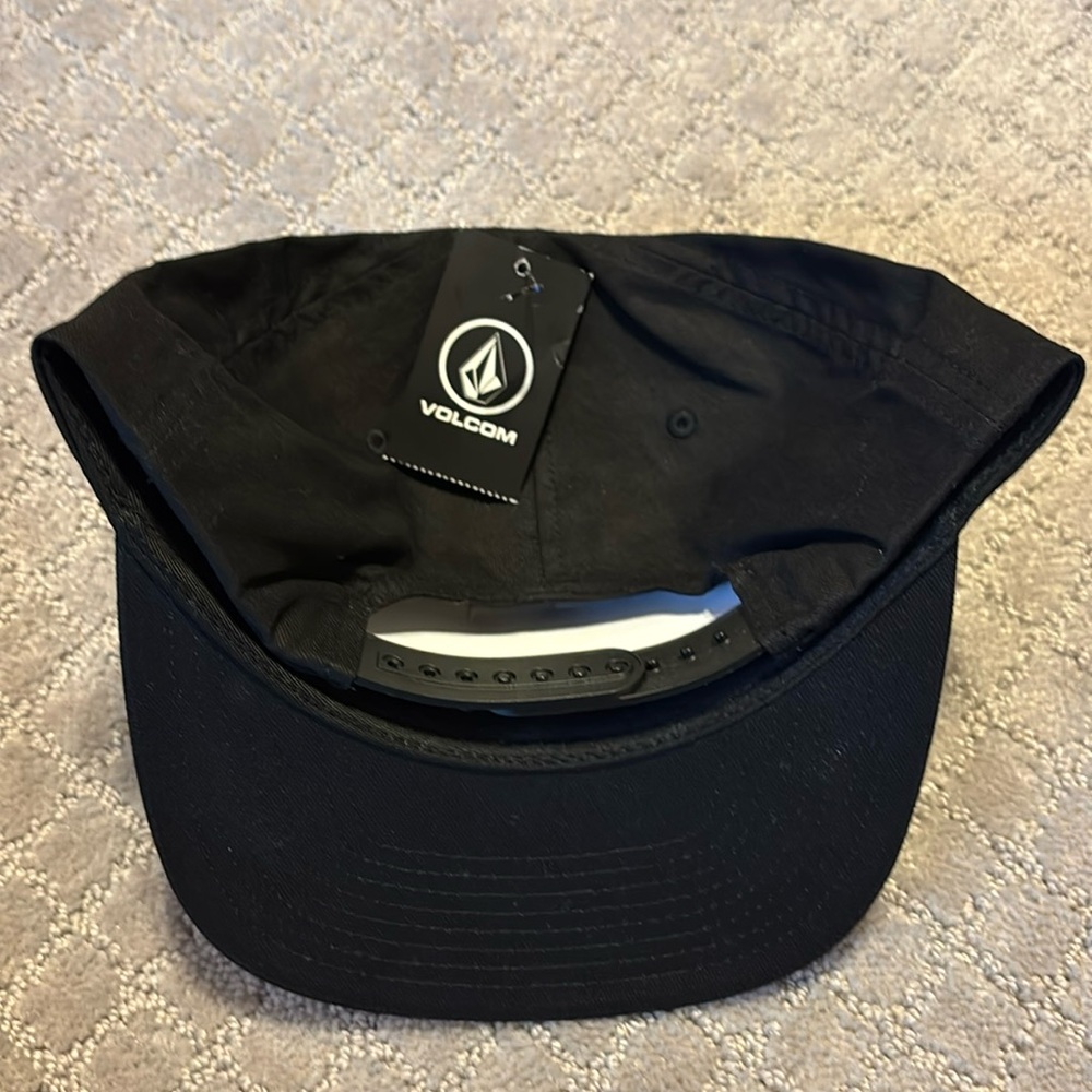 Volcom SnapBack Hat - Picture 6 of 7
